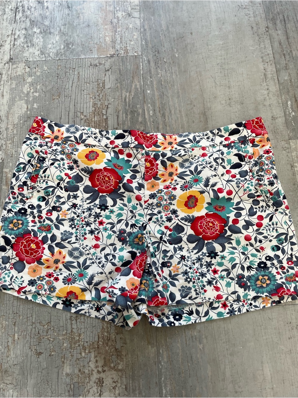 EUC LOFT Floral Shorts with Ruffle Pocket Trim size 14